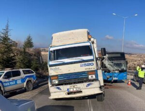 Burdur’da Trafik Kazası: Polis Memuru ve 5 Öğrenci Yaralı